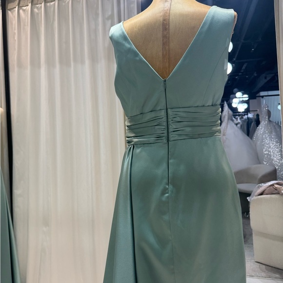 Ocean Teal V-Neck Evening Gown - Picture 4 of 4